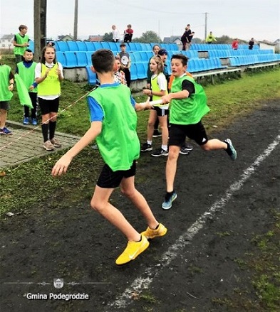 Komunikat z gminnych zawodów w sztafetowych biegach przełajowych