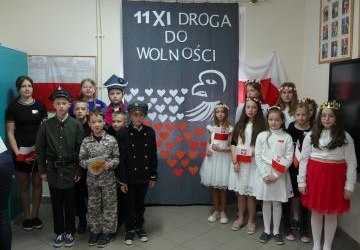 Dzień Niepodległości w Szkole Podstawowej w Mokrej Wsi