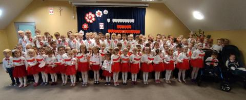 PRZEDSZKOLAKI W AKCJI „SZKOŁA DO HYMNU”