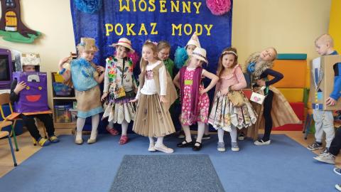 Modne trendy na wiosnę 2023 roku wyznaczają przedszkolaki z Brzeznej