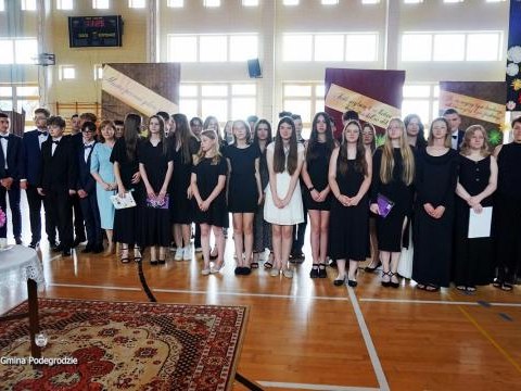 Pożegnanie klas ósmych w SP Brzeznej