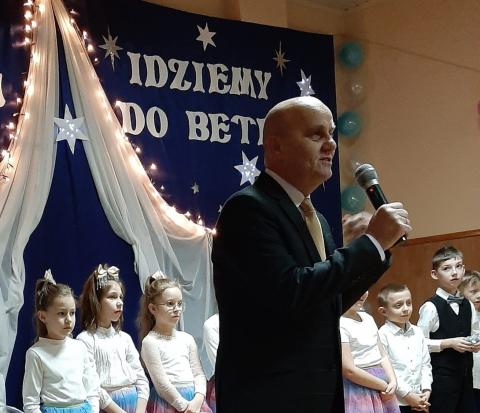 „Święto Miłości i Tradycji”  Relacja z uroczystości Dnia Babci i Dziadka  w Szkole Podstawowej w Stadłach