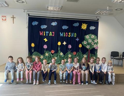 Wiosenny pokaz mody eko w Przedszkolu w Stadłach