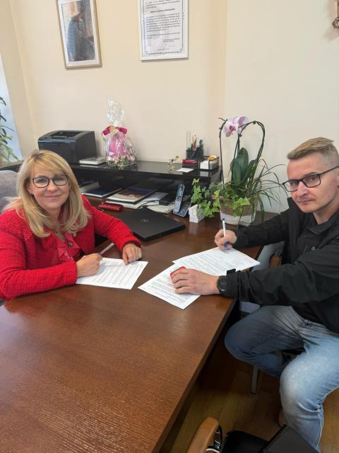 Podpisanie umowy na rozbudowę drogi gminnej w Olszanie