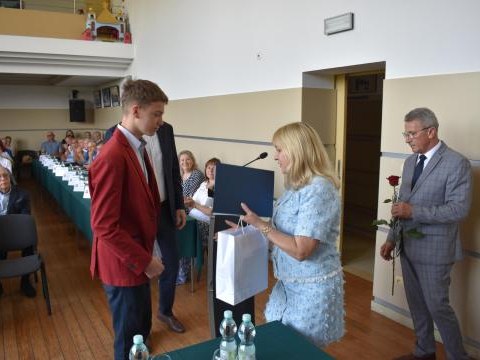 Uroczyste wręczenie nagród Wójta Gminy Podegrodzie dla wyróżniających się uczniów