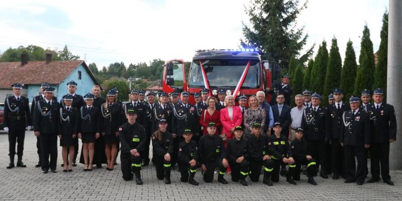 Nowy wóz strażacki dla OSP Podegrodzie