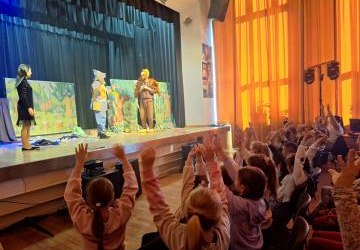 Spektakl ekologiczny – „Przygody z Eko-czarodziejem” w Gminnym Ośrodku Kultury w Podegrodziu