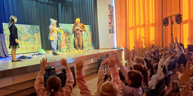 Spektakl ekologiczny – „Przygody z Eko-czarodziejem” w Gminnym Ośrodku Kultury w Podegrodziu