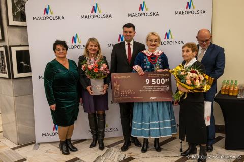 Stowarzyszenie Rodziców Przyjaciół Dzieci i Osób Niepełnosprawnych "Promyk" z Gostwicy laureatem Gali Kryształy Soli 2025