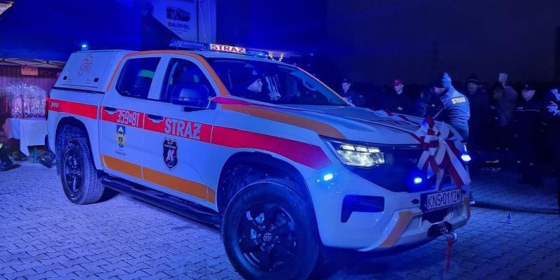 Przekazanie samochodu na wyposażenie jednostki OSP Podrzecze