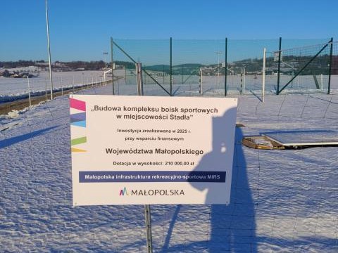 Realizacja zadania pn. „Budowa kompleksu boisk sportowych w miejscowości Stadła” została zakończona
