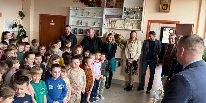 Odebranie wyremontowanych sal lekcyjnych w Szkole Podstawowej w Brzeznej-Litaczu