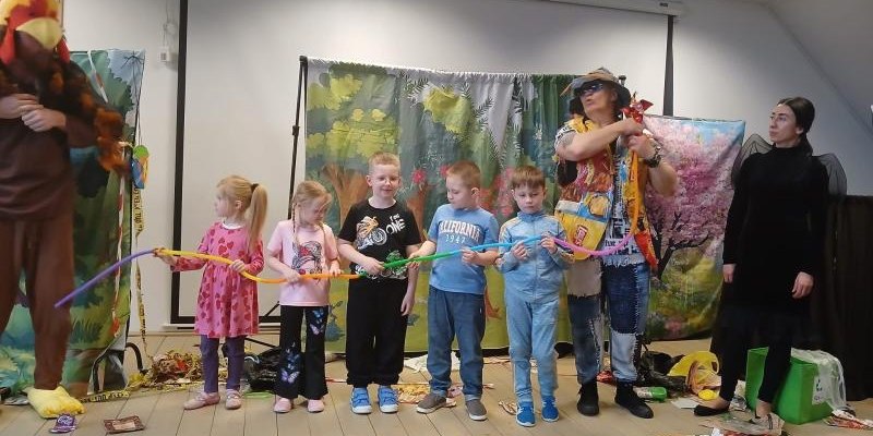 Spektakl ekologiczny dla przedszkolaków w Gminnym Przedszkolu w Podegrodziu