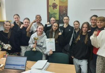 Sukces dziewcząt ze Szkoły Podstawowej w Brzeznej