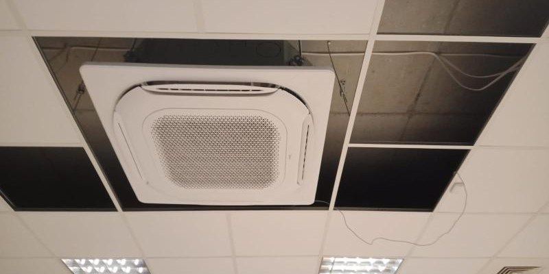 Postępy prac przy montażu klimatyzacji żłobka–przedszkola oraz Gminnej Biblioteki Publicznej w Podegrodziu - inwestycja nabiera tempa