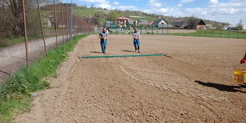 Rekultywacja boiska w Naszacowicach wraz z wykonaniem drenażu - inwestycja zakończona