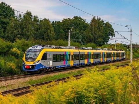Samorząd Województwa Małopolskiego przygotował specjalne promocje na przejazdy koleją i autobusami