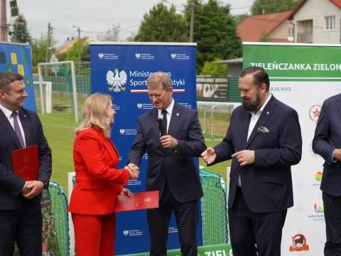 Blisko 3 mln zł dofinansowania na budowę pełnowymiarowego boiska piłkarskiego w Podegrodziu