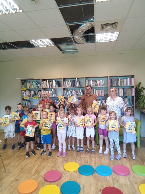 Tata też czyta w Bibliotece Gminnej w Podegrodziu