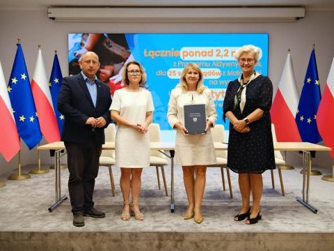 Podpisanie umów w ramach programu „Aktywny Żłobek – sale sensoryczne”