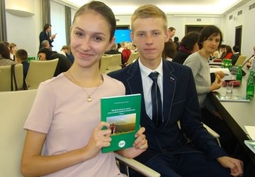 Wzory osobowe godne naśladowania – gimnazjaliści z Podegrodzia w Senacie RP