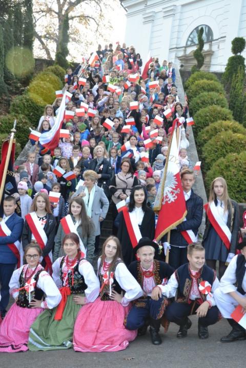 „Rok dla Niepodległej” w SP w Podegrodziu