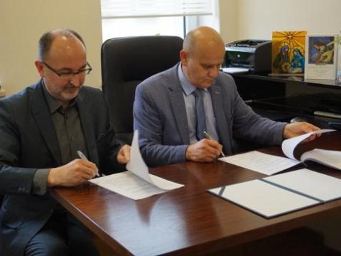 Gmina Podegrodzie i Spółka Sądeckie Wodociągi podpisały umowę na hurtową dostawę wody dla terenów przemysłowych.