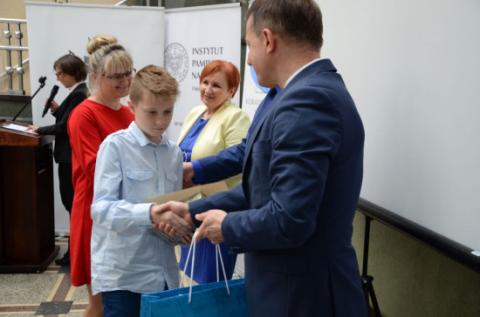 Główne nagrody w IPN „Przystanek Historia” w Krakowie dla uczniów z SP Podegrodzie
