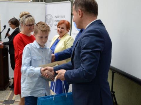 Główne nagrody w IPN „Przystanek Historia” w Krakowie dla uczniów z SP Podegrodzie
