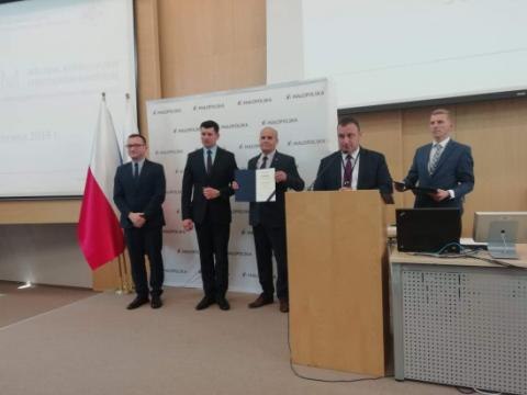 Promesa w ramach środków Województwa związanych z wyłączeniem z produkcji gruntów rolnych na modernizację dróg dojazdowych do pól