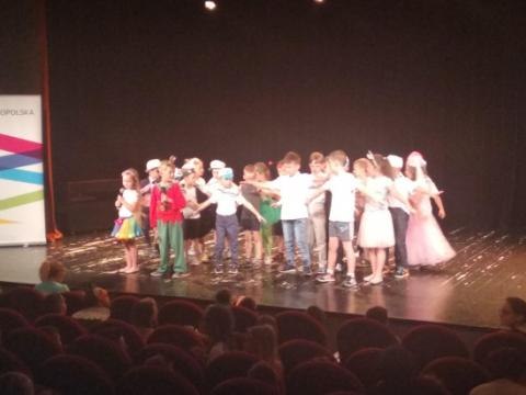 W dniu 12.06.2019r. grupa IV z Gminnego Przedszkola w Podegrodziu wzięła odział w Festiwalu Bajek " Książkowe Moliki" zorganizowanym przez Pedagogiczną Bibliotekę Wojewódzką w Nowym Sączu. Prezentując przedstawienie pt:" Calineczka"