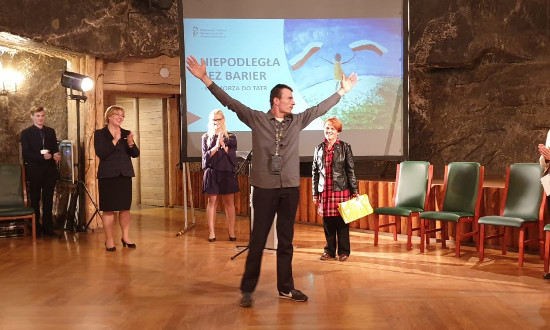 Laureat podczas rozdania nagród - Gala 2018.jpg