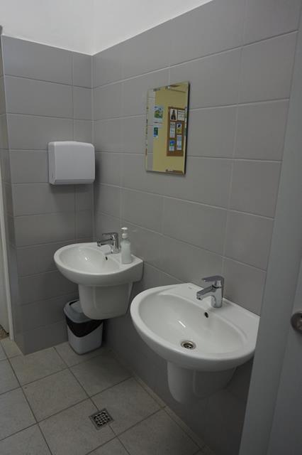 Remont łazienek w szkołach w Olszance i Długołęce Świerkli