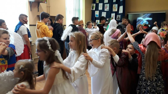 Bal Wszystkich Świętych w SP Stadła