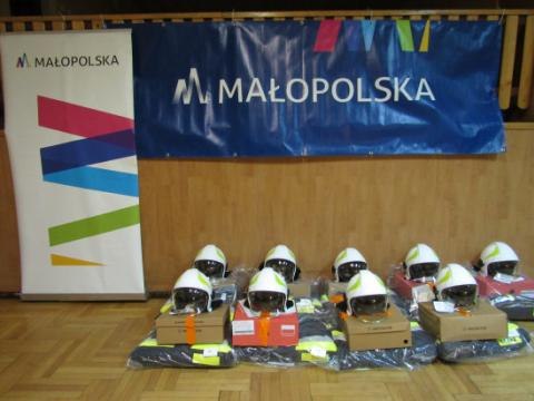 Przekazanie odzieży ochronnej dla OSP w ramach projektu "Bezpieczna Małopolska" 2019