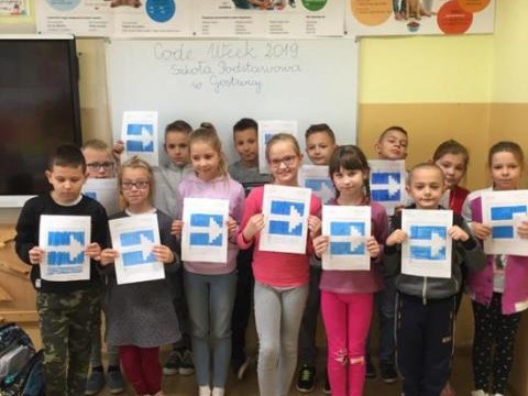 Uczniowie ze Szkoły Podstawowej w Gostwicy  uczestniczyli w europejskiej akcji CODE WEEK