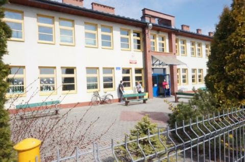 Szkoła Podstawowa w Brzeznej czeka odświeżona na swoich uczniów