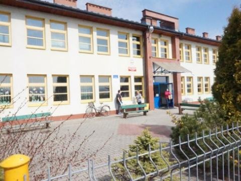 Szkoła Podstawowa w Brzeznej czeka odświeżona na swoich uczniów