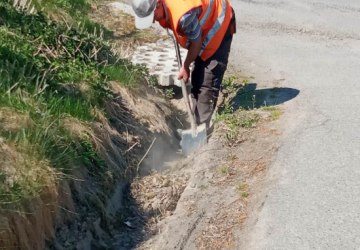 Trwa oczyszczanie  korytek i cieków wodnych