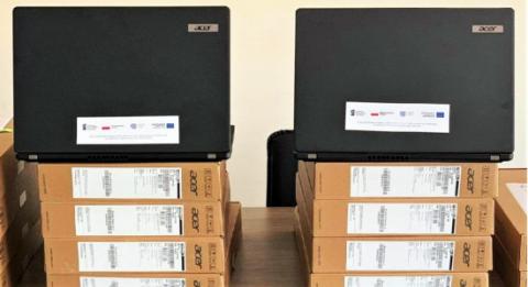 KOLEJNE LAPTOPY PRZEKAZANE DO SZKÓŁ w ramach projektu pn.„ZDALNA SZKOŁA+”