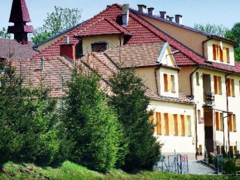Rozpoczęto prace remontowe starej szkoły w Gostwicy