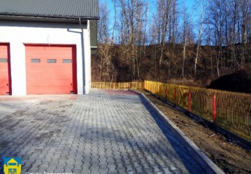 Ukończono zadanie pn. „Utwardzenie placu wokół remizy na potrzeby OSP w Gostwicy” współfinansowane ze środków Województwa Małopolskiego