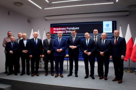 Rządowy Fundusz Rozwoju Dróg przeznaczył 4 054 835,00 zł na drogi w gminie Podegrodzie