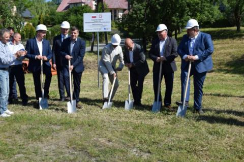 ROZPOCZĘCIE BUDOWY KANALIZACJI W GOSTWICY ORAZ WODOCIĄGU W KIERUNKU DŁUGOŁĘKA- ŚWIERKLA