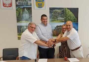 Podpisaliśmy 4 umowy na budowę/przebudowę dróg gminnych wraz z oświetleniem i infrastrukturą towarzyszącą