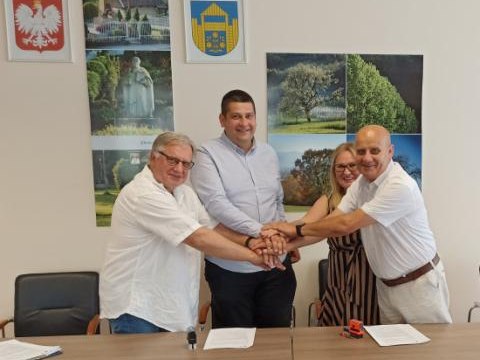 Podpisaliśmy 4 umowy na budowę/przebudowę dróg gminnych wraz z oświetleniem i infrastrukturą towarzyszącą