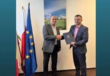 Gmina podpisała umowę na dofinansowanie przebudowy boiska sportowego w Naszacowicach