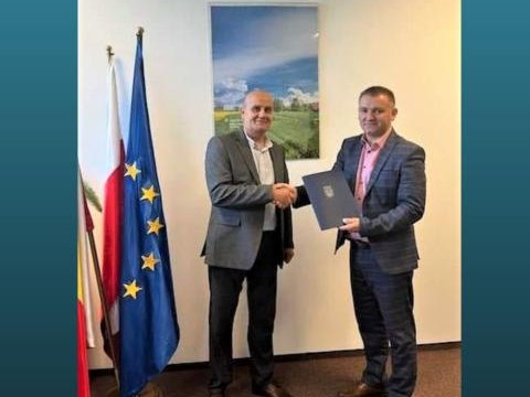 Gmina podpisała umowę na dofinansowanie przebudowy boiska sportowego w Naszacowicach