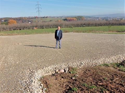 Nowy parking przy cmentarzu w Podegrodziu