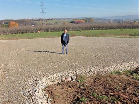 Nowy parking przy cmentarzu w Podegrodziu